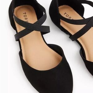 Torrid Black Crisscross Flats 10ww Great Condition!